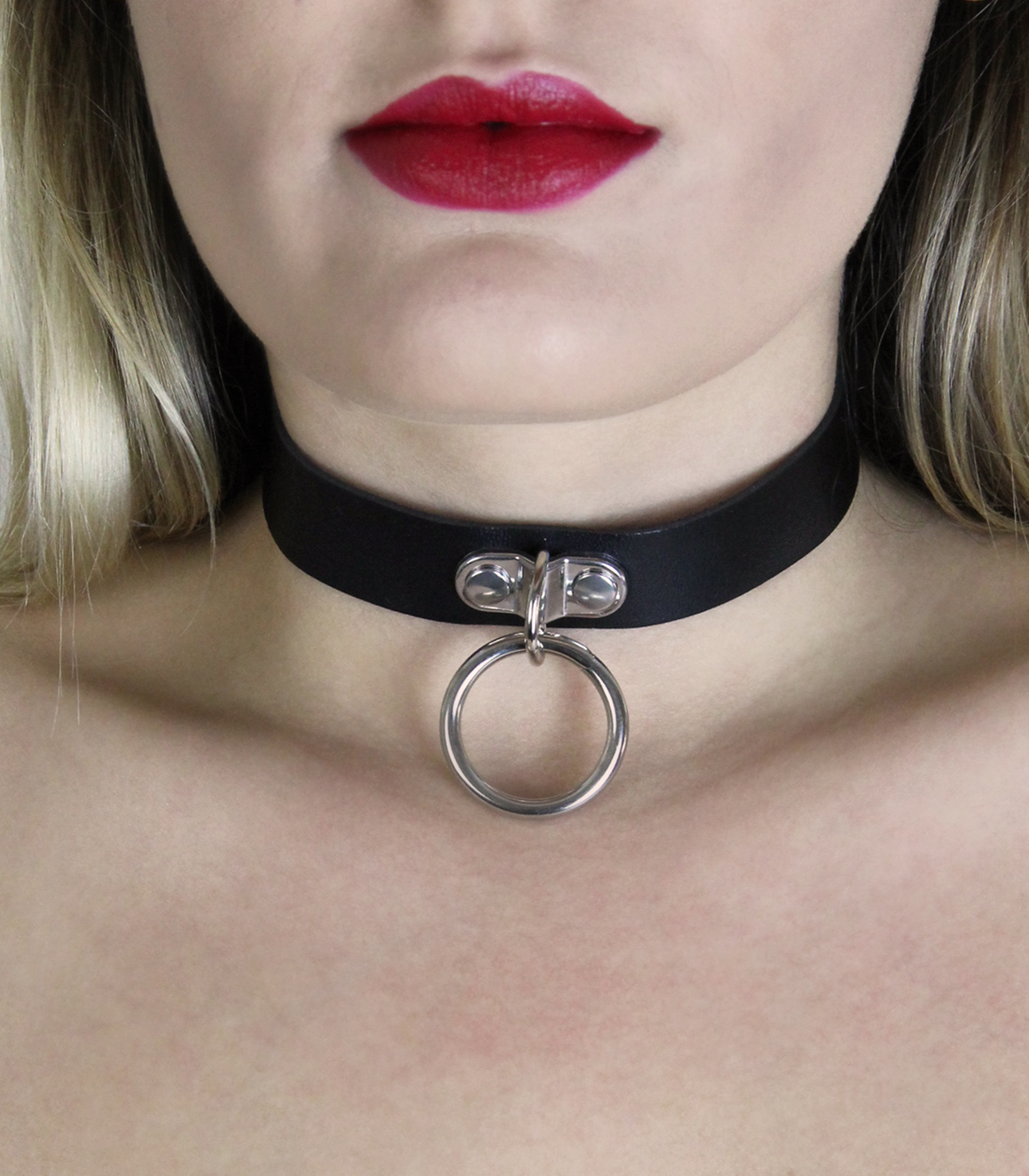 Love In Leather Thin Choker With Single Ring