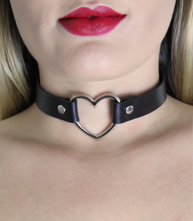 Love In Leather Heart Ring Choker